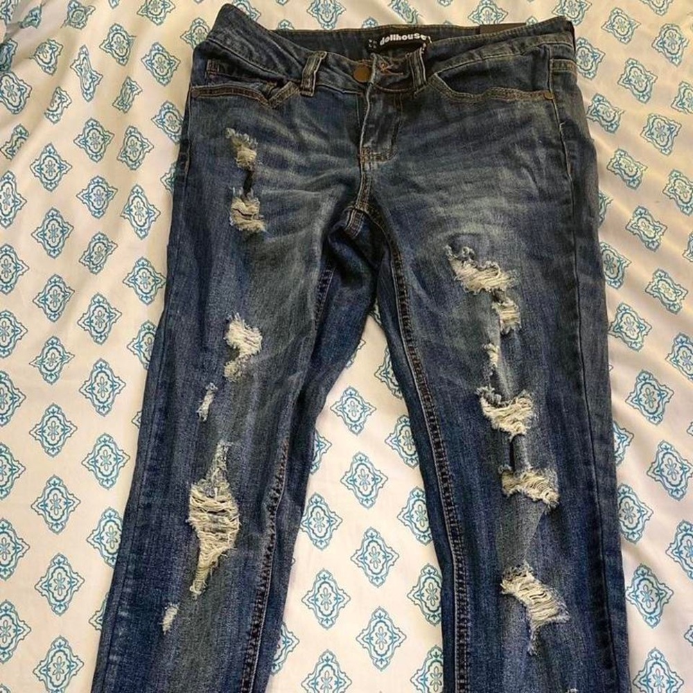 Dollhouse size 5 ripped jeans never been worn